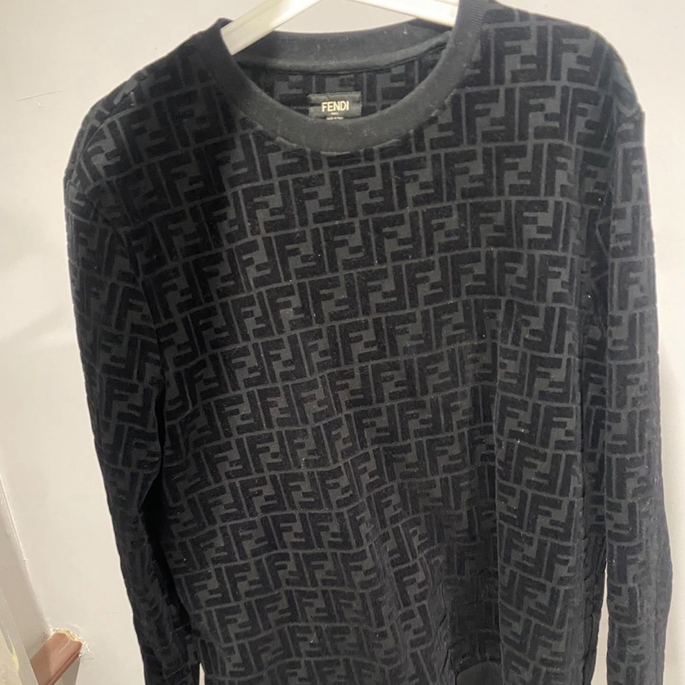 Like new 100% AUTHENTIC Fendi pique sweatshirt in black